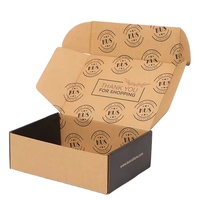 Boîte d'expédition pliable en carton ondulé de haute qualité pour chaussettes et vêtements, avec matériaux recyclés, pelliculage brillant/mat UV localisé et gaufrage