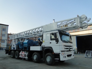 Hoogrenderende Op Vrachtwagens Gemonteerde <span class=keywords><strong>Workover</strong></span> <span class=keywords><strong>Rig</strong></span> Met Api-Gecertificeerd Hydraulisch Systeem Voor Olievelden Op Land - Product Image 2