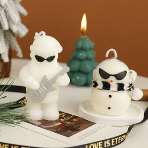 Boîte cadeau de bougie en forme d'arbre de Noël en cire de coco faite à la main avec un pot en porcelaine - Barres biodégradables et non toxiques et ornement de Noël - Product Image 3