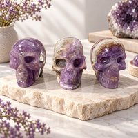 Ornement en pierre violette sculptée en forme de tête d'agate améthyste pour la décoration d'étagères de maison et de bureau et la collection
