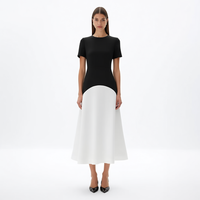 Nouvelle Robe Longue Femme Chic d'Été à Col Rond et Manches Courtes, Coupe Trapèze, Bicolore Noir et Blanc, Style Minimaliste Personnalisé pour le Bureau