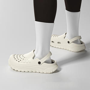 Zuecos de EVA Moldeados en una Sola Pieza para Hombre, Color Crema Blanco, Zapatos de Jardín Acolchados, Antideslizantes, Transpirables, Pantuflas de Trabajo para Interiores y Exteriores - Product Image 2