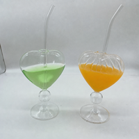 Verre à vin en forme de cœur de 200 ml, fabriqué à la main en verre borosilicate de haute qualité, couleur et logo personnalisables, passe au lave-vaisselle, verres uniques