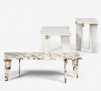 Ensemble de tables basses de luxe en marbre naturel, table d'appoint personnalisée avec détail de collier métallique pour salon de villa haut de gamme