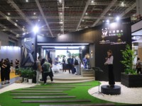 Dalles de sol emboîtables en WPC OEM, imperméables et écologiques, taille personnalisée pour les projets d'aménagement paysager extérieur