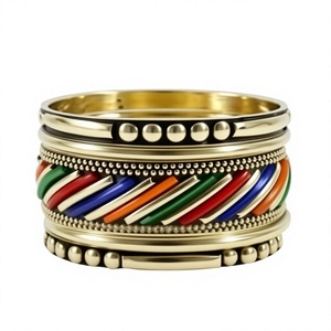 Bracelet manchette en laiton rustique doré, tendance, en résine, de Handforge Global Impex, bijou islamique musulman octogonal brillant pour mariage et fêtes - Product Image 1