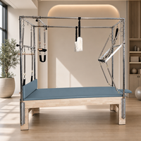 Table trapèze Cadillac en bois de chêne bleu ardoise, avec pieds fendus et plateau plat antidérapant, pour la maison contemporaine et l'entraînement en club