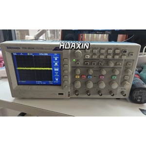 ออสซิลโลสโคปดิจิตอล Tektronix TDS2014C 100MHz 2GS/s รุ่นโฮสต์เท่านั้น - Product Image 1