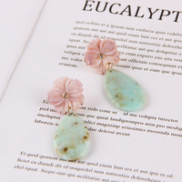 Meilleure vente boucles d'oreilles pour femmes faites à la main Style mignon Nature pierre couleurs coquille fleur dernière conception pour les amis à la mode