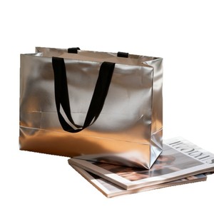 Sacs en <span class=keywords><strong>papier</strong></span> shopping argentés métallisés brillants, base renforcée et carton épais, sacs cadeaux de luxe pour cosmétiques et vêtements - Product Image 2