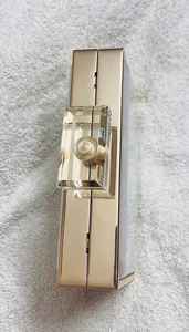 Pochette de soirée en résine haut de gamme pour femmes avec une taille compacte, un matériau durable et une finition élégante - Product Image 4