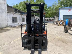 Meilleure vente TOYOTA 3 tonnes 4.5 mètres pièces d'origine 100% prêt prix raisonnable mini chariot élévateur de haute qualité chariot élévateur d'occasion à vendre - Product Image 3