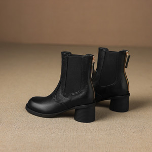 รองเท้าหนังแท้ทำมือ ทนทาน หัวมน ส้นเตี้ย สายรัดข้อเท้าขนาดใหญ่ สไตล์เรโทร กันน้ำ พื้นนุ่ม กันลื่น - Product Image 1