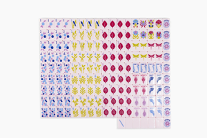 Jeu de Mahjong américain en acrylique rose gravé de motifs floraux et de libellules colorés, idéal pour une soirée de jeu - Product Image 2