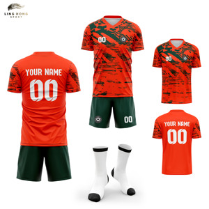 Tenue d'entraînement de football respirante et à séchage rapide, imprimée par sublimation, avec noms d'équipe personnalisés pour le dernier design tendance - Product Image 1