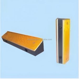 عاكس ضوئي للطرق أبيض عالي الكثافة من الألومنيوم المطلي بالبلاستيك لحواجز الطرق السريعة وحركة المرور - Product Image 1