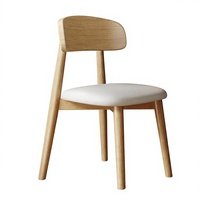 Chaise de salle à manger en bois naturel, dossier incurvé et assise rembourrée crème, prix promotionnel au Mill House Pantry Cafe et au comptoir de la charcuterie