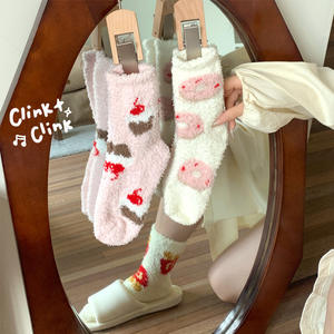 <span class=keywords><strong>Chaussettes</strong></span> en polaire corail pour femmes, épaisses, jacquard, chaudes, imprimées de dessins animés, douces, pour la <span class=keywords><strong>maison</strong></span>, pour dormir - Product Image 3