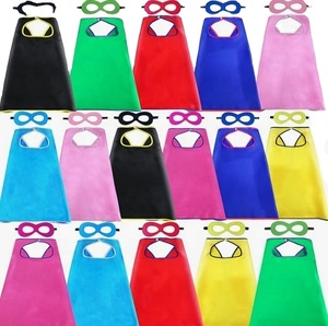 Capa para niños <span class=keywords><strong>de</strong></span> una sola capa <span class=keywords><strong>de</strong></span> colores surtidos con capa <span class=keywords><strong>de</strong></span> superhéroe lateral colorida con 70cm <span class=keywords><strong>de</strong></span> longitud - Product Image 1
