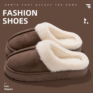 Pantuflas para el hogar de gamuza sintética con puntera cerrada, suela de goma, entresuela de EVA, forro de piel sintética, suela gruesa, cálidas y cómodas para invierno en interiores. - Product Image 2