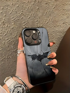 เคสโทรศัพท์ <span class=keywords><strong>iPhone</strong></span> 16 15 14 Pro Max แบบกระจกแตกสไตล์เท่ๆ <span class=keywords><strong>ราคา</strong></span>โรงงาน พร้อมหน้าต่างกล้องขนาดใหญ่ ป้องกันกล้องได้ดี ดีไซน์มินิมอลสีดำ - Product Image 1