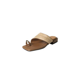 Sandalias de paja transpirables y versátiles de nuevo estilo para verano, con puntera metálica, tacones gruesos, punta cuadrada y aberturas poco profundas. - Product Image 6