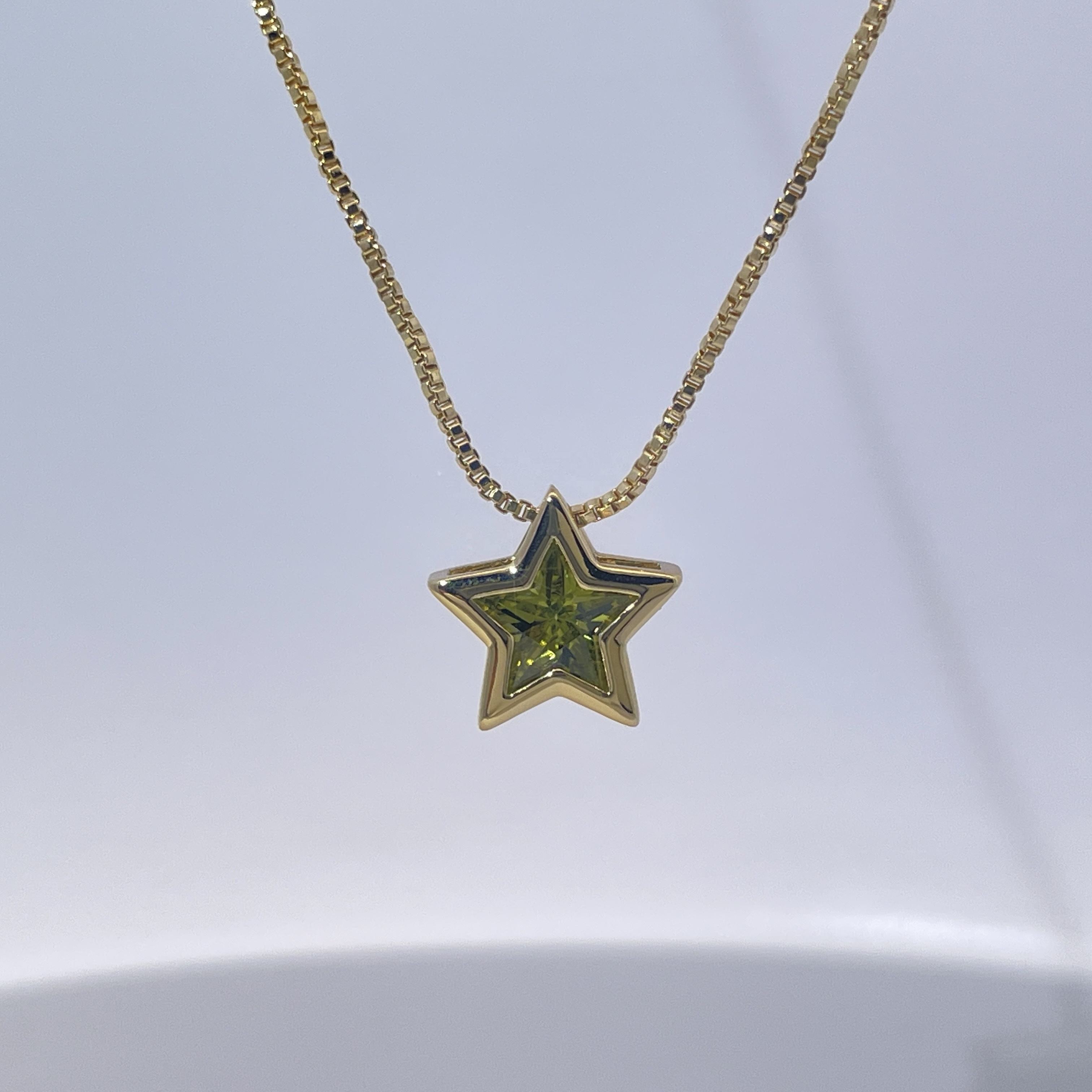 สีเขียว