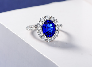 แหวนเงินประดับไพลินสีน้ำเงินสังเคราะห์ 7x9 มม. รูปไข่ทรงโอวัล ประดับแบบหนามเตย เครื่องประดับทางศาสนาคริสต์แสนโรแมนติก - Product Image 3