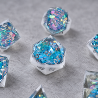 Set Dadu Polihedral Resin Biru Langit dengan Inti Berkilau dan Tepi Tajam D4 D6 D8 D10 D12 D20 D00 Angka Emas untuk Permainan Meja RPG 7pcs
