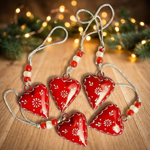 Ornement suspendu rond en métal rouge peint, décoration murale florale faite à la main, pendentif pour arbre de Noël, cadeau artisanal - Product Image 4