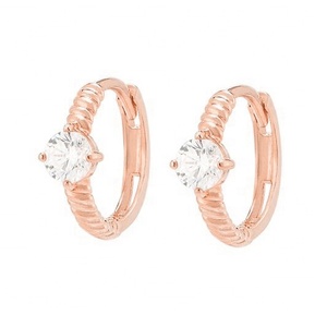 Gemnel 925 Sterling Silver 14K mạ vàng Zircon Xoắn Knot <span class=keywords><strong>Ruby</strong></span> Hoop Bông tai cho phụ nữ - Product Image 6