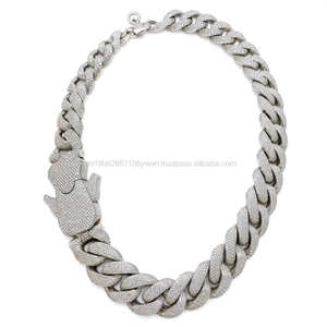 Cadena Cubana con Diamantes Moissanite VVS o Cadena Cubana Totalmente Adornada con Piedras para Eventos Formales o Cultura Rap, Disponible al Mejor Precio - Product Image 1
