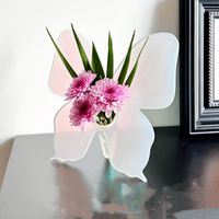 Vase de table en acrylique papillon style INS, ornement moderne et simple pour la maison, à des fins décoratives