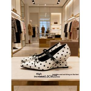 Zapatos de mujer Mary Jane con lazo de lunares y punta, de piel de oveja, versión 2026, nuevos, con aumento de altura, de cuña, de una sola capa, de satén de seda. - Product Image 1