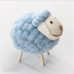 Peluche en feutre de laine faite à la main pour la décoration de chambre d'enfants - Product Image 3