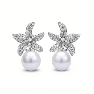 Orecchini a Perno con Fiore Mikimoto in Argento 925 Placcato Rodio con Perla Akoya Bianca AAA, Gioielli di Lusso da Donna per Matrimonio - Product Image 1