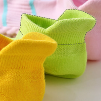 Chaussettes de basketball d'entraînement haut de gamme OEM, motif design, logo personnalisé, chaussettes de sport épaissies coupe basse, qualité supérieure