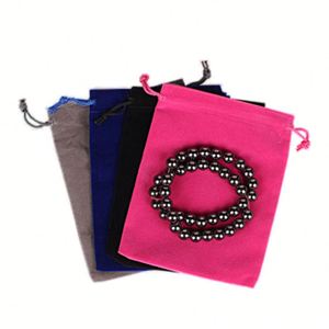 Pochette en velours doux personnalisée et colorée avec cordon de serrage, idéale pour cadeaux de Noël, de mariage ou de fête, pour bijoux et autres objets. - Product Image 4