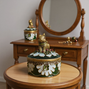 Caja de Joyas con Forma de Conejo - Estuche de Joyería con Figura de Conejo en Esmalte Dorado Antiguo - Product Image 6