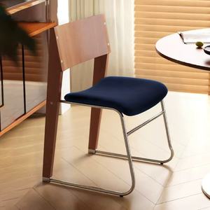Silla de comedor <span class=keywords><strong>Bauhaus</strong></span> Simple Retro mediana, peine de madera maciza, taburete de maquillaje, apartamento pequeño, cafetería, mesa de respaldo informal francesa - Product Image 1
