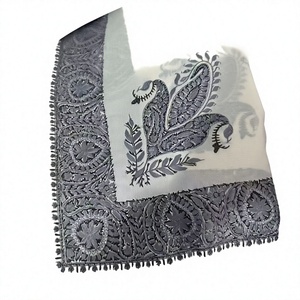Keffiyeh/Yemení Shemagh Unisex de Lana (70%) con Logotipo Personalizado Impreso y Bordado, Diseño Árabe Triangular, Transpirable, Color Degradado - Product Image 4