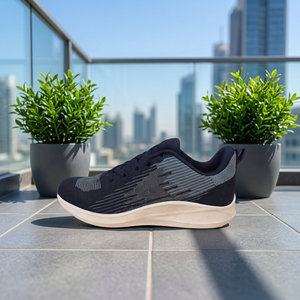 Zapatillas de Running Azul Marino para Hombre con Suela Blanca y Parte Superior Texturizada en Caja - Product Image 6