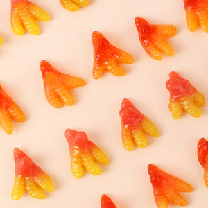 Bonbons gélifiés en gros personnalisés aux saveurs de fruits assortis, sucrés et acidulés, certifiés <span class=keywords><strong>Halal</strong></span>, en forme de pattes de poulet - Product Image 1