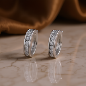 Orecchini a Cerchio Monica Vinader in Oro Bianco con Diamanti Rotondi Incastonati, Gioielli Classici da Donna - Product Image 2