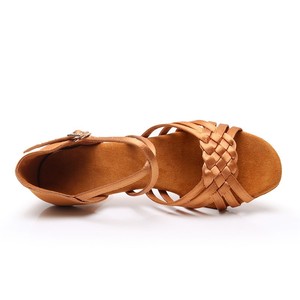 <span class=keywords><strong>Chaussures</strong></span> <span class=keywords><strong>de</strong></span> <span class=keywords><strong>danse</strong></span> latine professionnelles <span class=keywords><strong>pour</strong></span> femmes talon haut semelle souple adulte examen <span class=keywords><strong>de</strong></span> salle <span class=keywords><strong>de</strong></span> bal <span class=keywords><strong>chaussures</strong></span> en Satin avec boucle en <span class=keywords><strong>diamant</strong></span> - Product Image 5