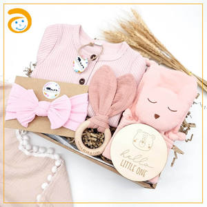 Set <span class=keywords><strong>Regalo</strong></span> <span class=keywords><strong>Nascita</strong></span> Neonato Direttamente dalla Fabbrica con Set di Asciugamani in Garza di Cotone con Orecchie da Coniglio Tutina e Milestone in Legno - Product Image 4