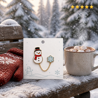 Broches de Noël en forme de bonhomme de neige, pendentifs flocon de neige, chaîne dorée, bijoux d'hiver, broches personnalisées en émail souple, vente en gros
