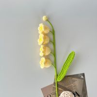 Décoration de muguet au crochet fini à la main, ornement festif créatif, fleur artificielle tricotée en fil