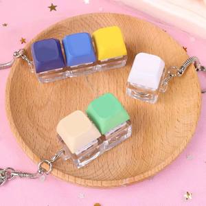 カスタムロゴ アニメスタイル 発光 ストレス解消スイッチ プラスチック キーキャップ ボタン フィジェットクリッカー キーホルダー 販促用ギフト 記念品 - Product Image 3