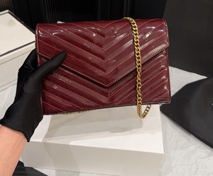 กระเป๋าสะพายข้างผู้หญิงสุดหรู ดีไซน์ทันสมัย สายโซ่เก๋ไก๋ พกพาสะดวก บุด้วยใยโพลีเอสเตอร์ สำหรับสุภาพสตรี - Product Image 5